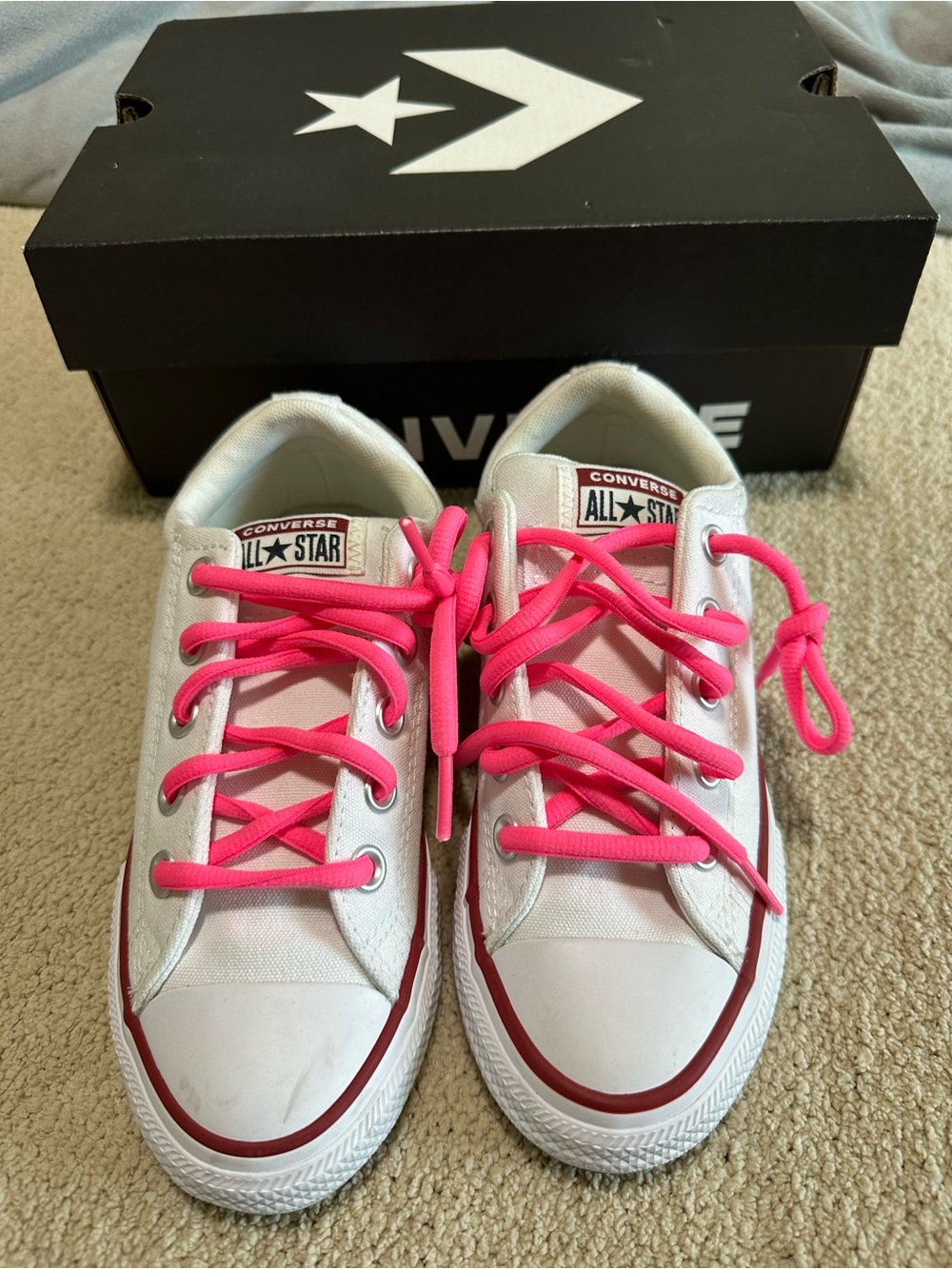 Converse Kids street Ox Low Top Sneakers - White with Bright Pink Laces